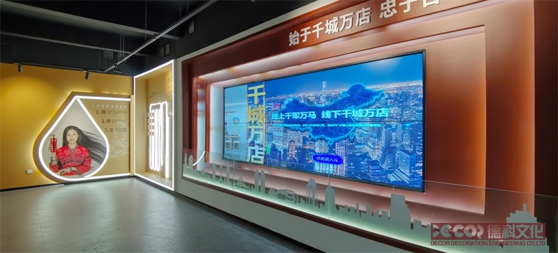 如何利用展覽廳設(shè)計(jì)來展示傳統(tǒng)工藝和手工藝品的創(chuàng)新和發(fā)展？